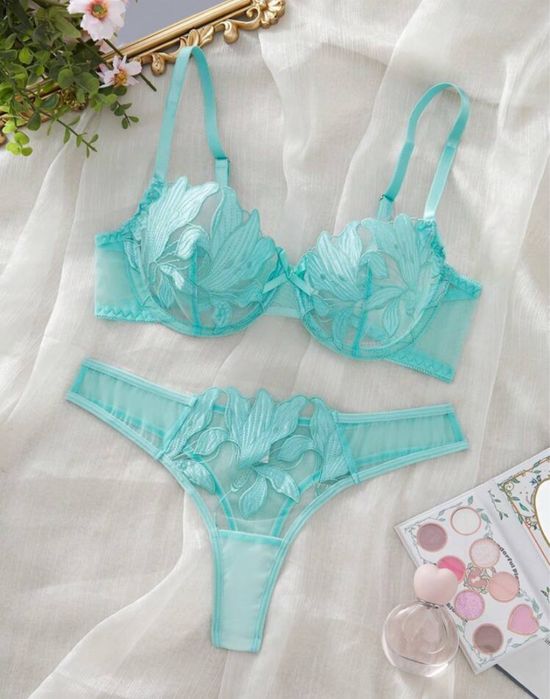 Дамско бельо в различни цветове, дантела