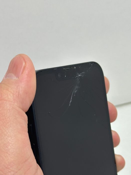 Продам Айфон 13 128г