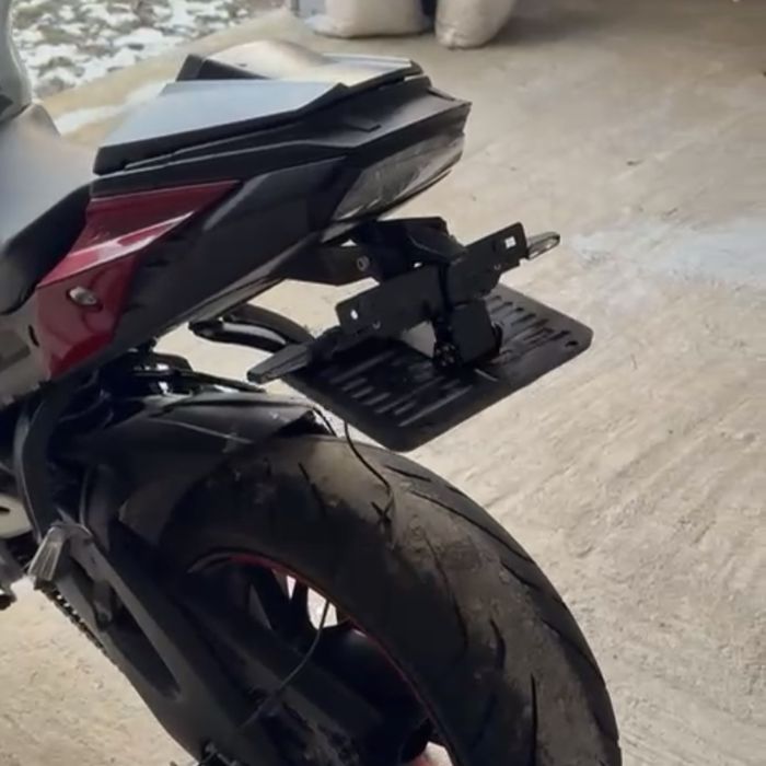 Suport numar moto cu rabatare electrica