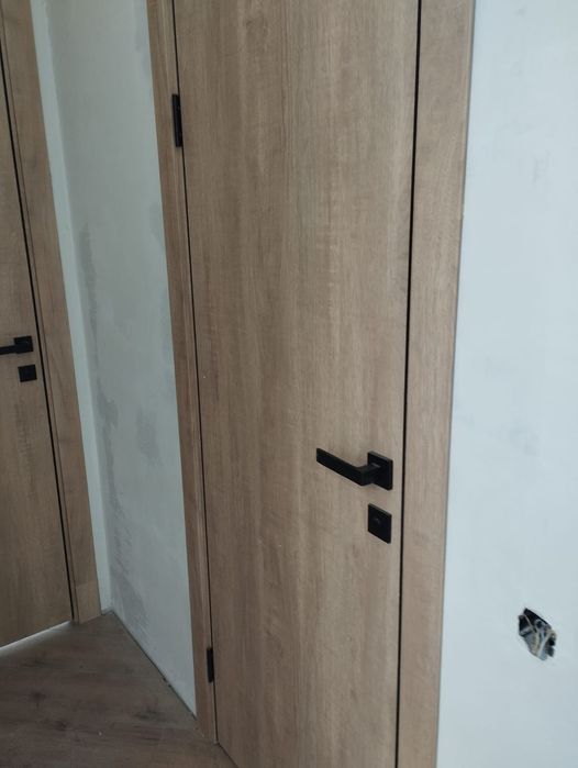 Установка межкомнатных дверей, замков и ручек