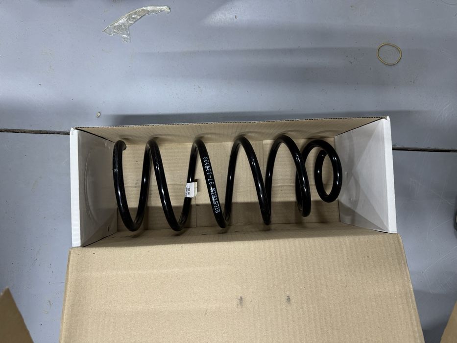 Пружина перед Golf 4