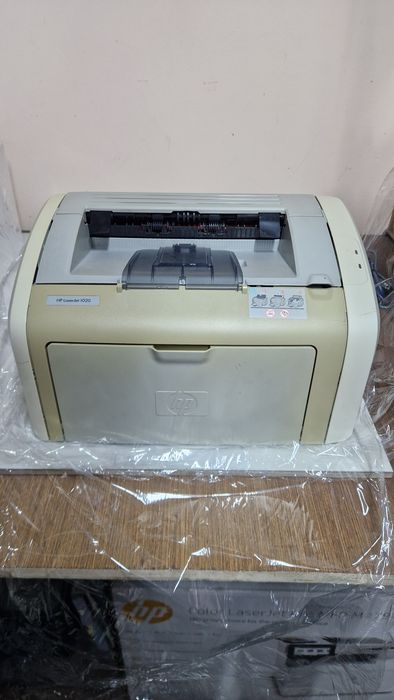Hp laserJet 1020 принтер в хорошем состоянием