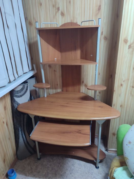 Стол ученический и для компьютера