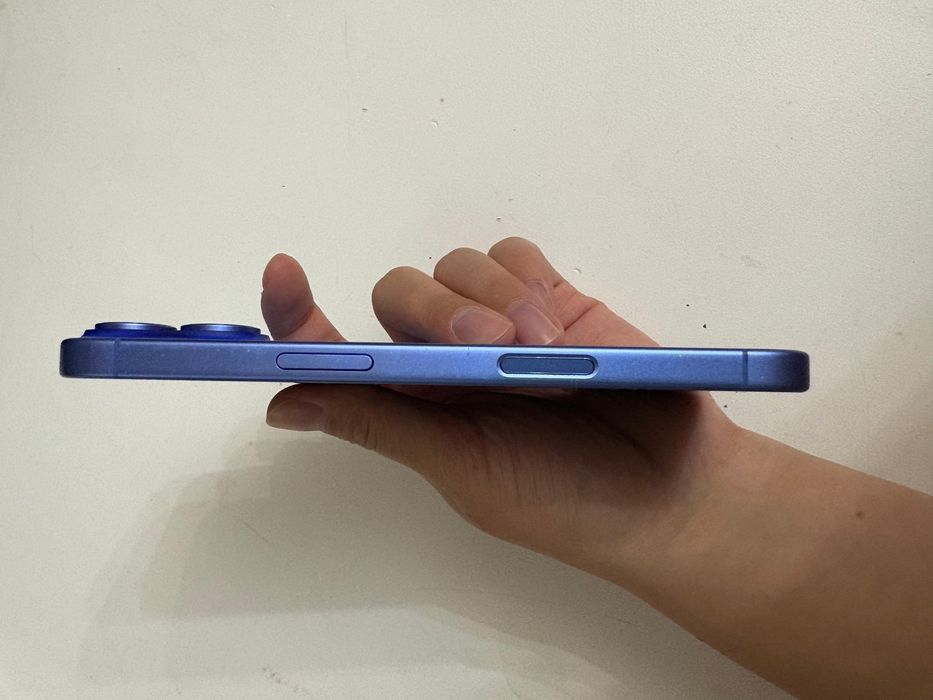 Срочно продам iPhone 16