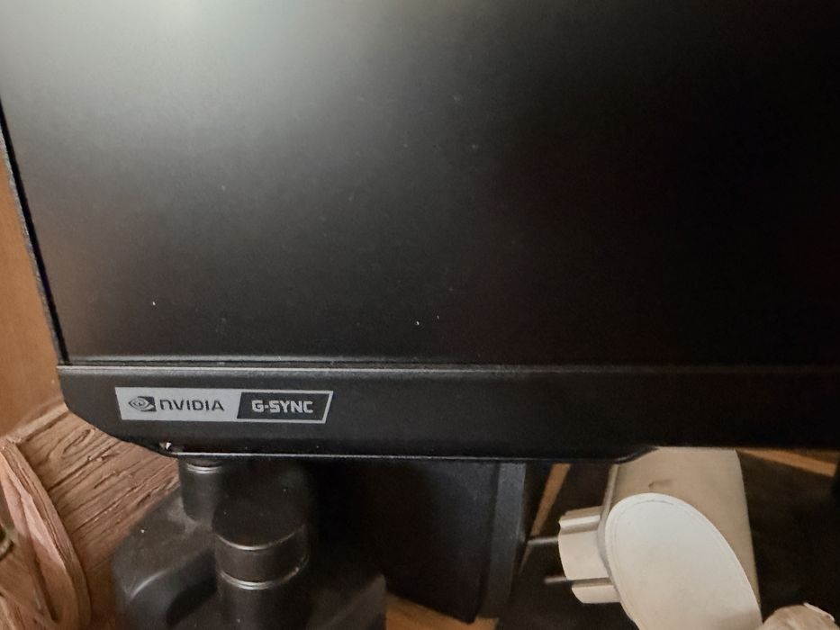 Vand monitor Samsung odyssey G4 27 inch 240hz