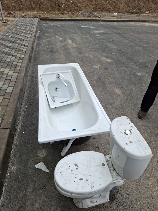 Унитаз ,ванна раковина комплект