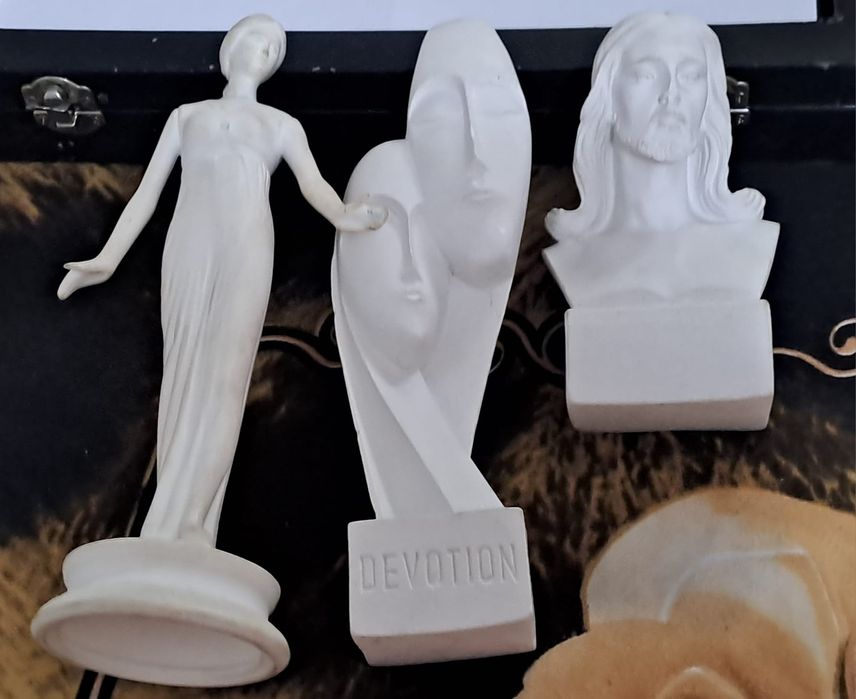 Statuete gips  cu detalii