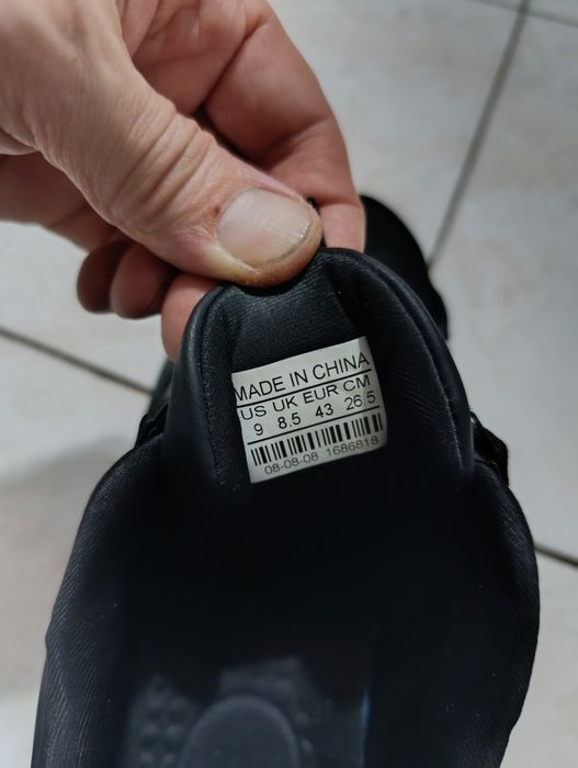 Продам осенние кроссовки