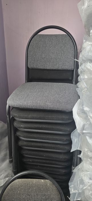 Продам серые офисные стулья