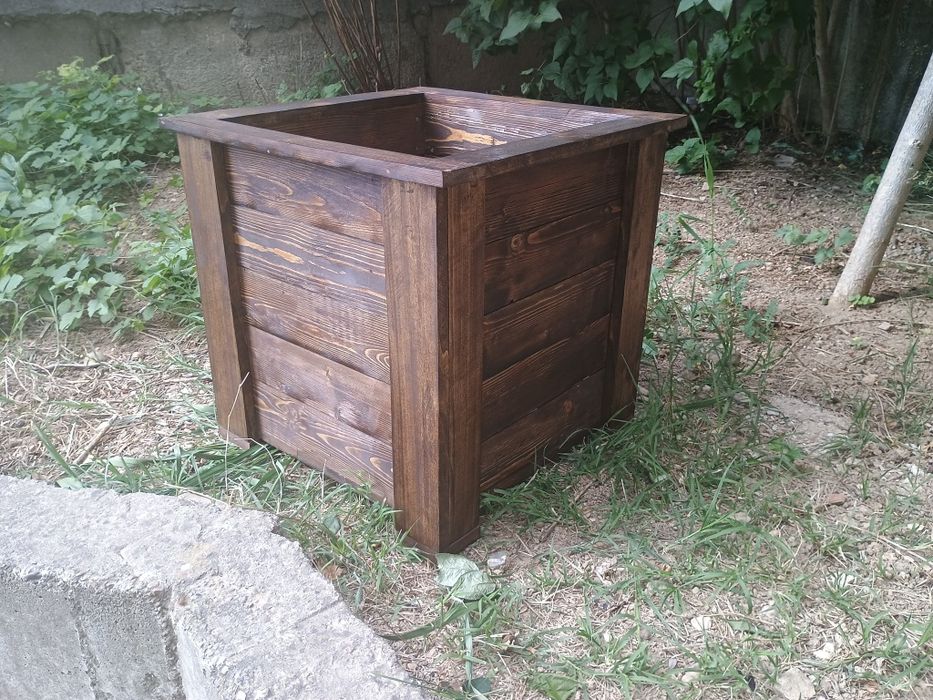 Продавам дървени кашпи