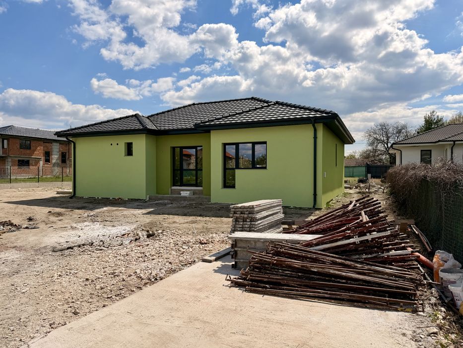 Самостоятелна къща 133кв.м. в с. Скутаре