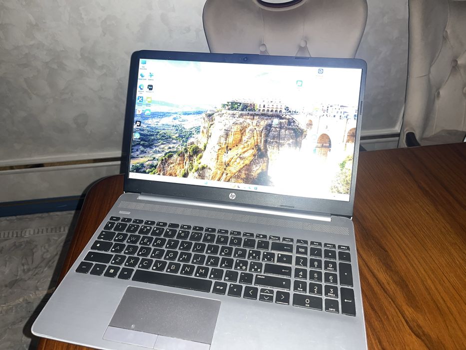 HP 250 G8 i3 11-avlod 8GB 256GB