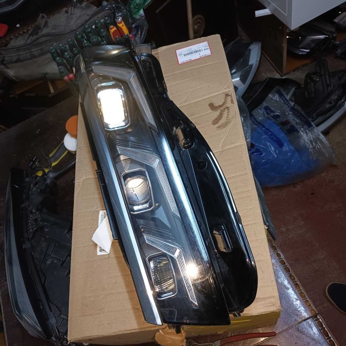 far stanga fata vw touareg trei 761-94108p