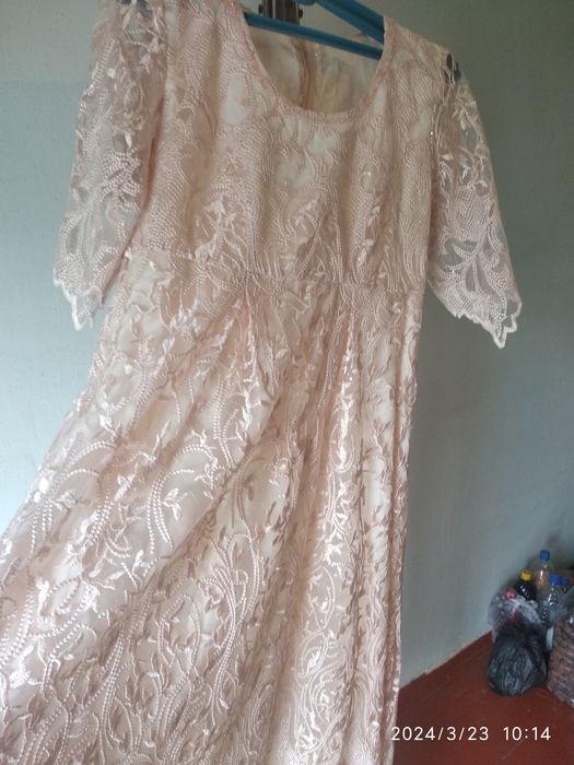 Платье торжественное,Цвет пудра.Очень красивая,отрезная таля.