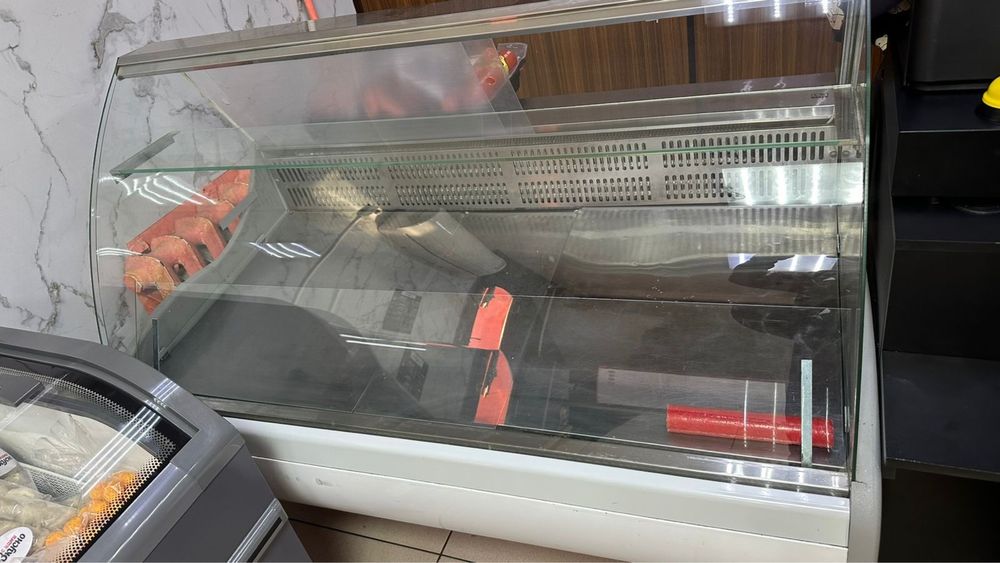 Продам витринный холодильник