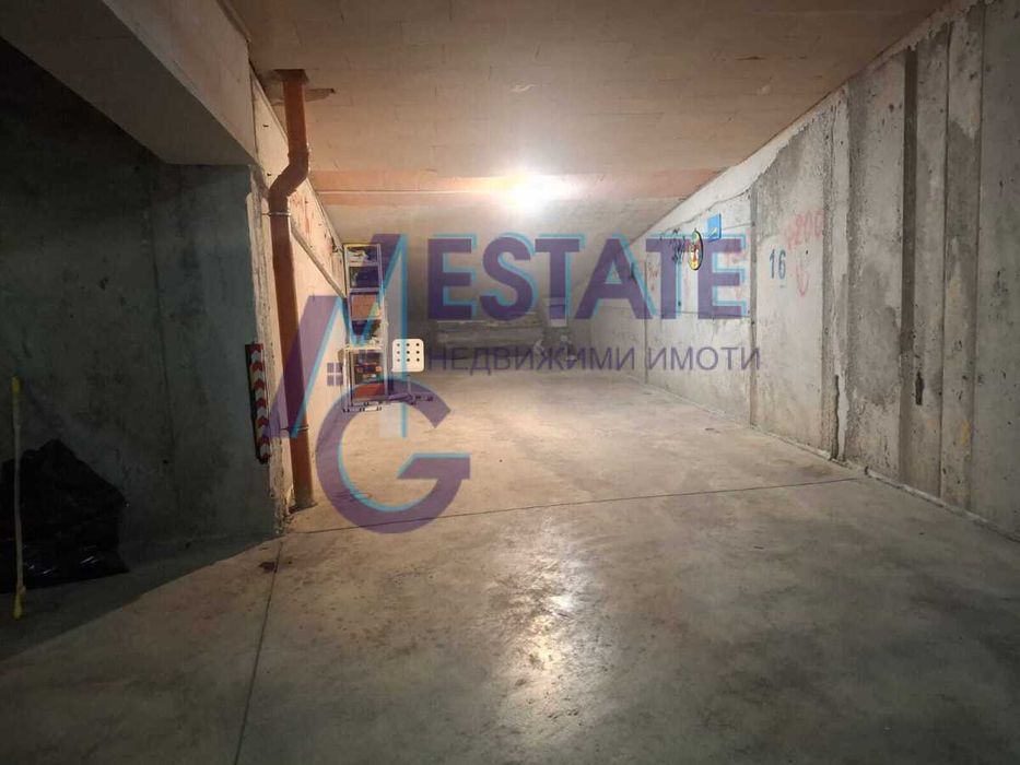 Просторно подземно паркомясто в комплекс Перла, жк. Зорница, гр.