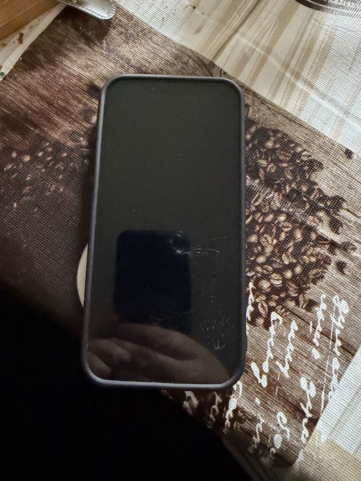 Vand iphone 13-perfect functional.Se vinde iphone 13 in stare buna de functionare.Display spart,dar telefonul functioneaza impecabil (touch-ul rasp)