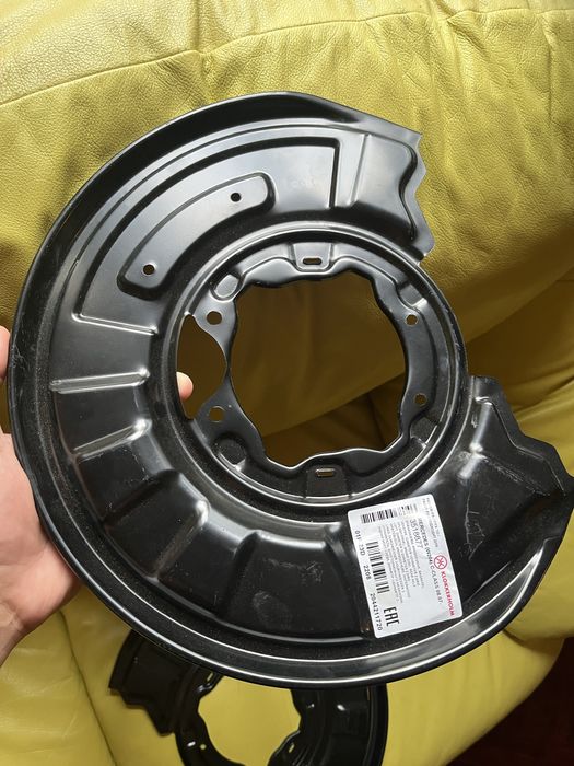 предпазни пластини (лява и дясна) за спирачни дискове