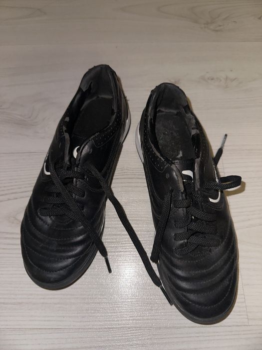 Спортни обувки.