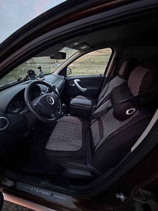 Продам машину Renault Sandero Stepway