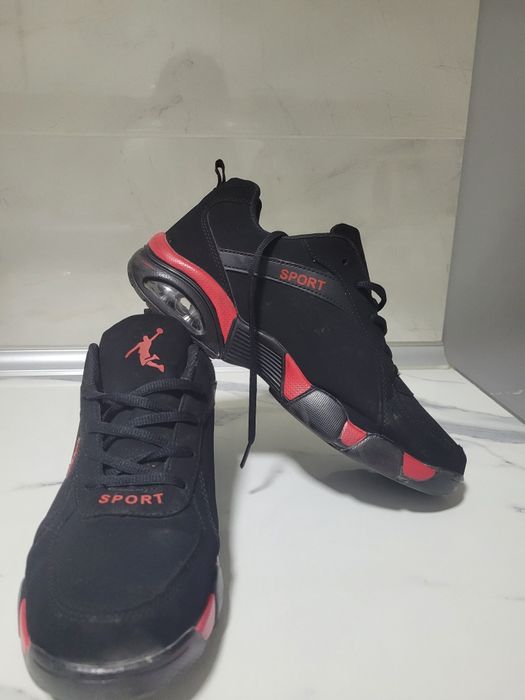 Мужское кроссовка