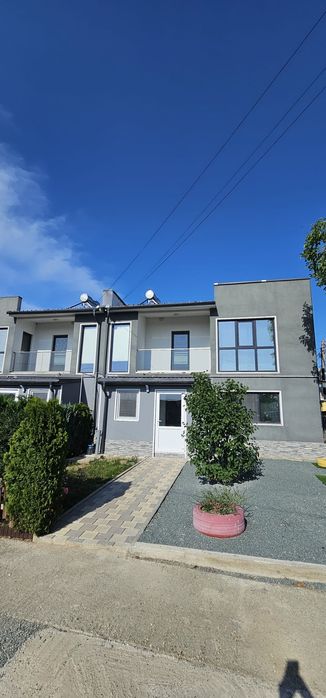 Vila de închiriat pe termen lung sau de vânzare.