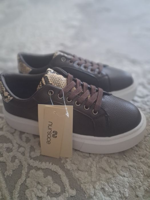 Женские  обуви  нурсачи