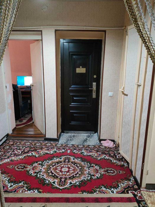 Квартира сотилади 1 этаж хамма шароити бор, 3/1/4