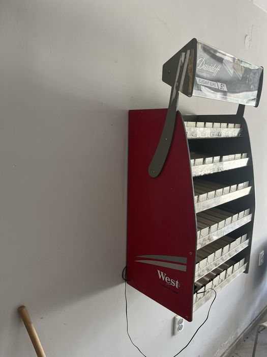 Стелаж за цигари