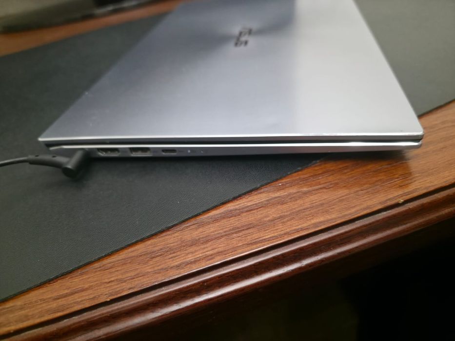 Asus zenbook продаю