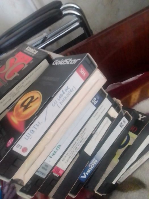 Видео и аудио .диски кассеты .пластинки