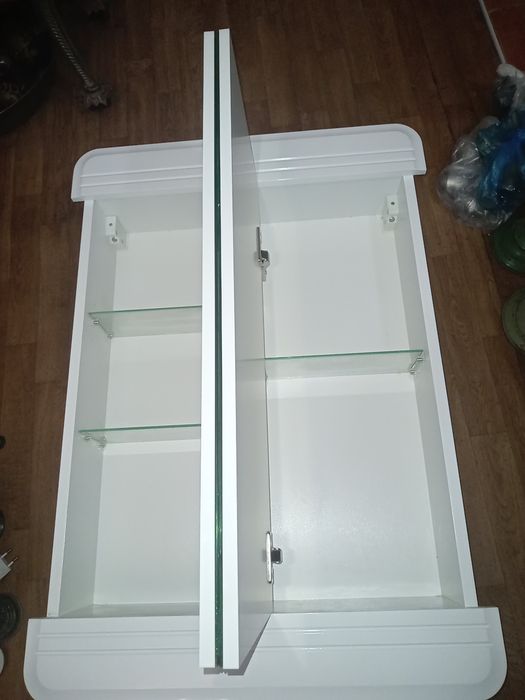 Подвесная тумба с дверцами для ванной