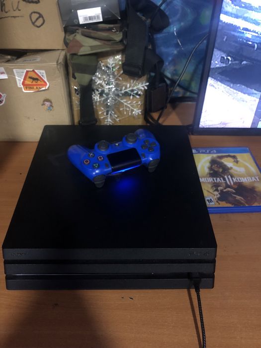 Продам Sony-Playstation4 PRO 1TB
