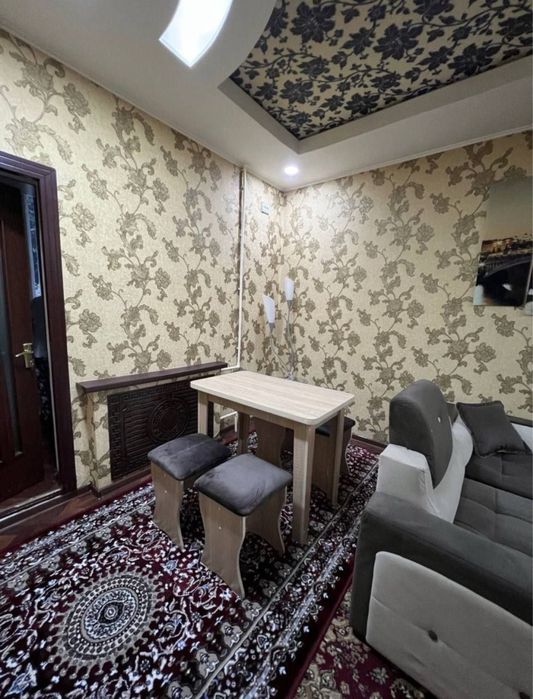 Буюк Ипак Йули Метро максим горький Художников