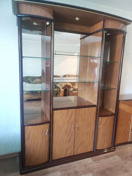 Продам шкаф гоостиная