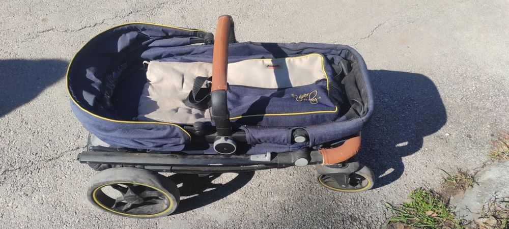 Продавам детска количка