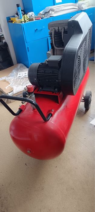 Compresor Newco Italia 270l, trifazat
