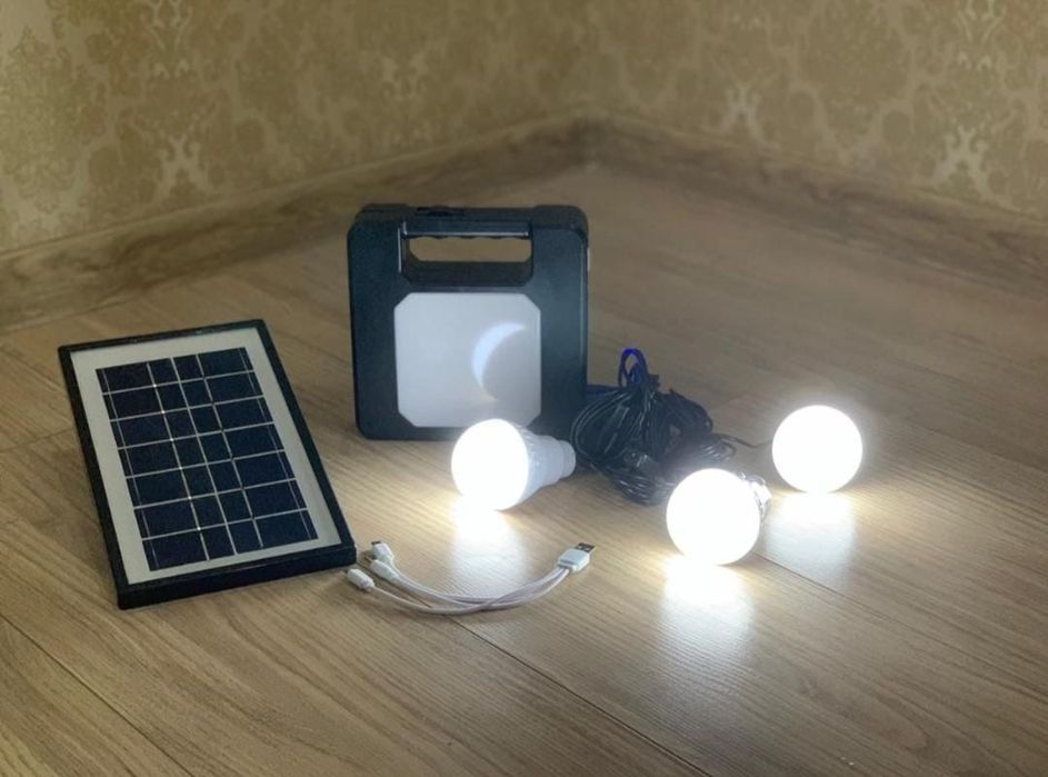 Солнечный панель . Солнечный заряд . Энергия от солнца .