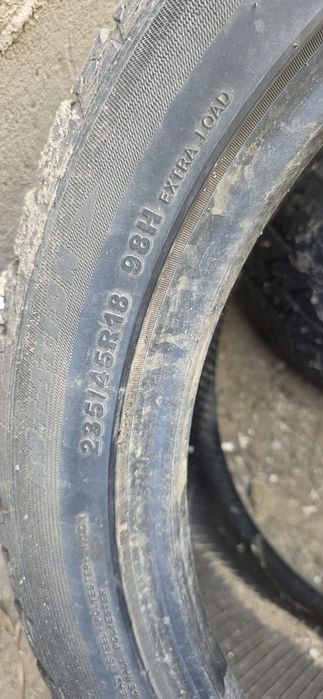 Продам покрышки  шины  размер  235/45. R18