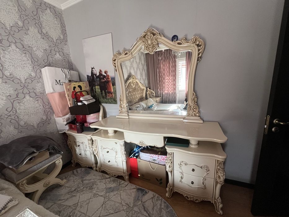 Продается спальный гарнитур