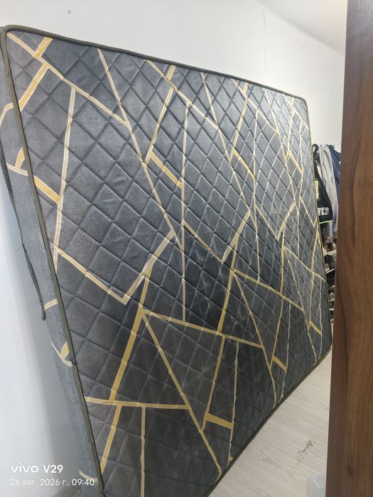 Продам матрас размері 200-220