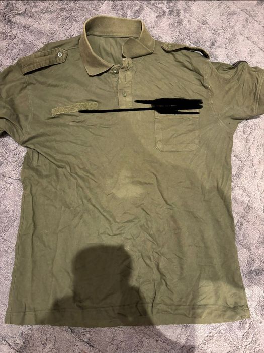 Зелена тениска с пагони