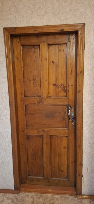 Продам дверь. ДЕРЕВО.