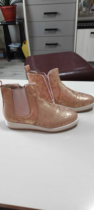 Нови спортни обувки на Superdry  и Xti