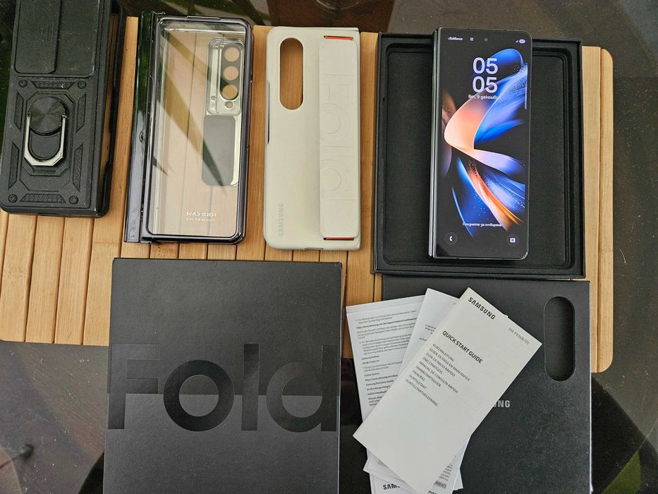 Samsung Galaxy Z Fold4 (не работещ вътрешен дисплей)