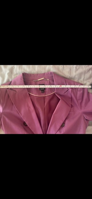 Sacou dama cambrat cu nasturi decorativi.s 36 nou C&A culoare mov-violet
