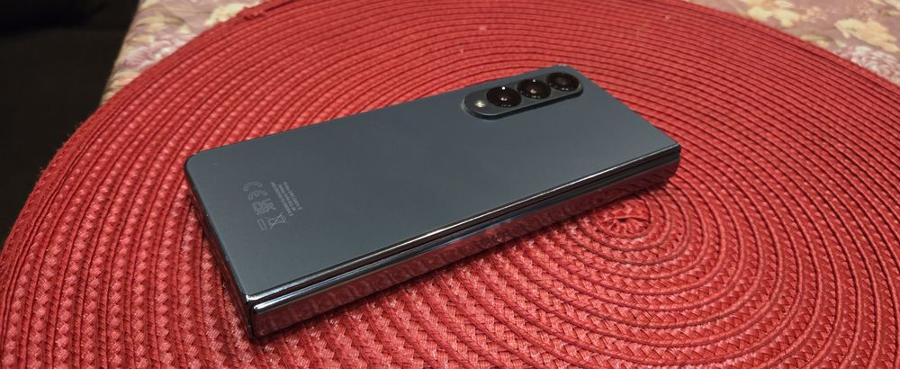 Samsung galaxy Z Fold 4