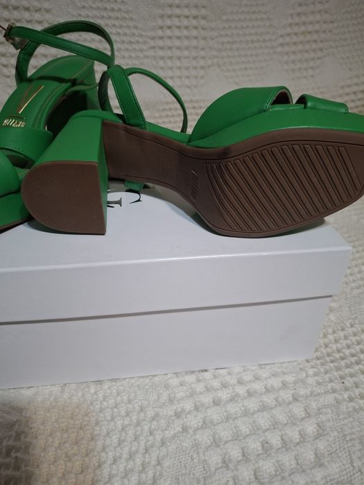 Нови сандали 35 размер