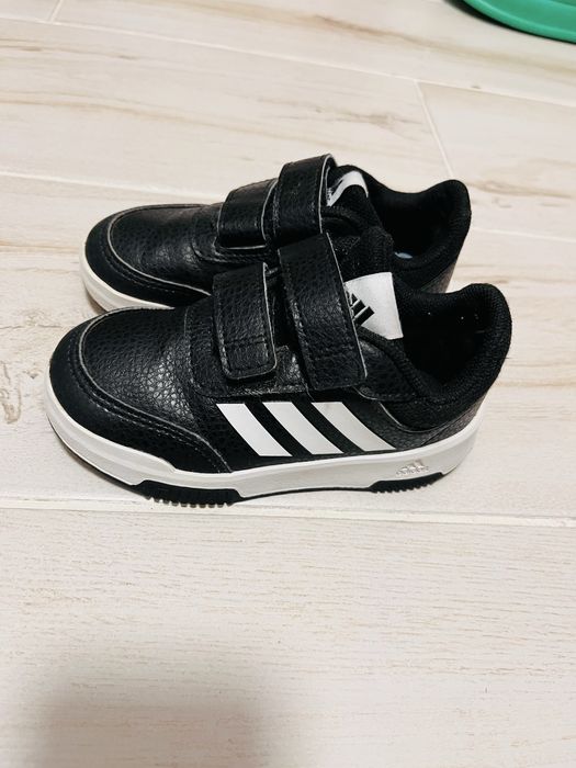 Adidasi  adidas