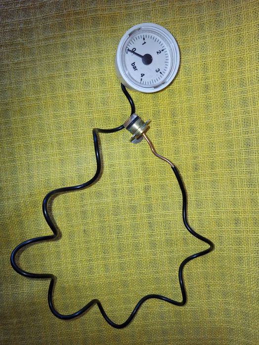 Manometru pentru măsurarea presiunii în centralele electrice Ferroli.